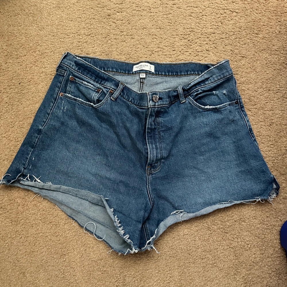 Abercrombie and Fitch high rise mom short 4inch